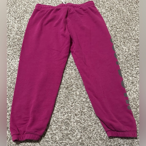 Woman’s Nike Logo Sweatpants Beautiful Berry - Picture 3 of 6